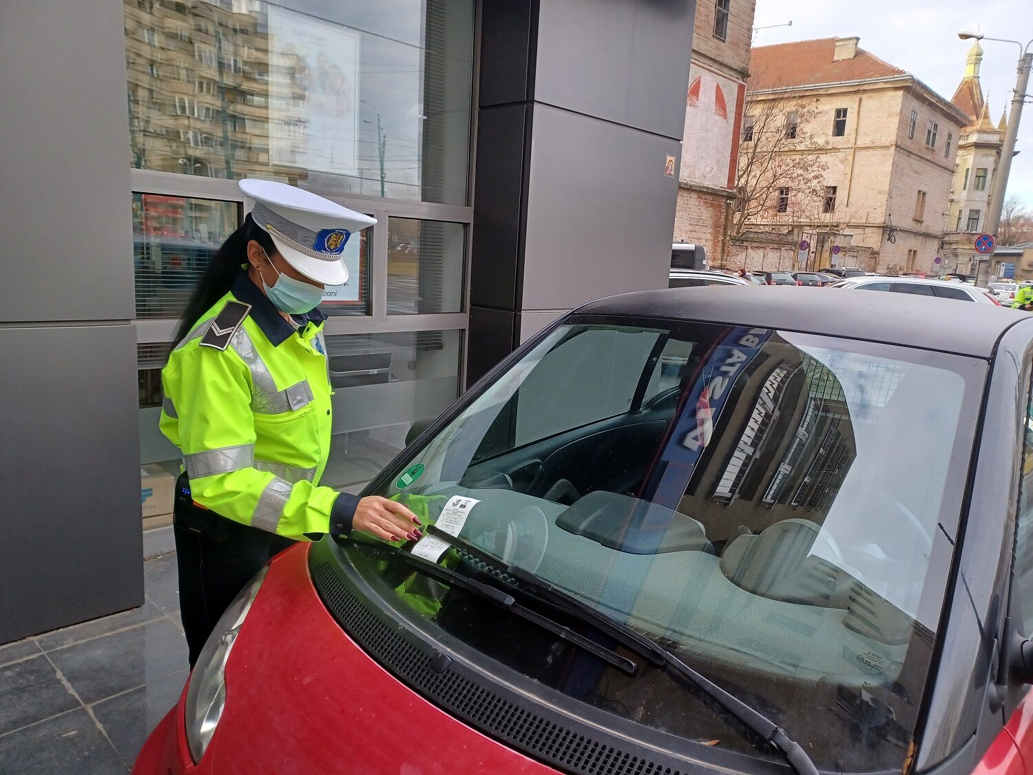 Am primit o invitație auto de la poliția locală. Cum procedez?